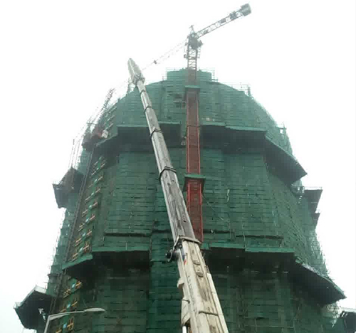 宁波市吊车在工地上作业